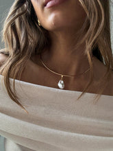 Load image into Gallery viewer, Teagan Pearl Collar Necklace - Gold/Pearl
